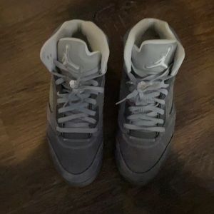 Wolf grey 5s in brand new condition